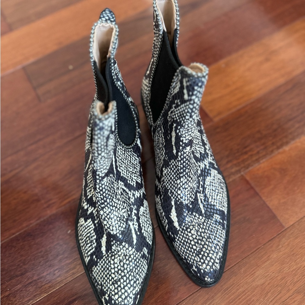Coach Snakeskin Patterned Ankle Boots Size 6.5 EUC